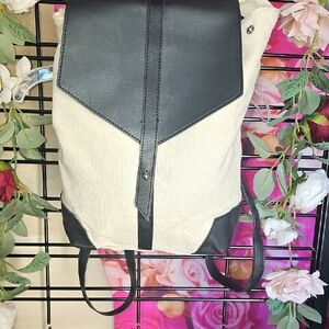 Deux Lux NEW NWOT Stylish Black and Cream Demi Backpack
